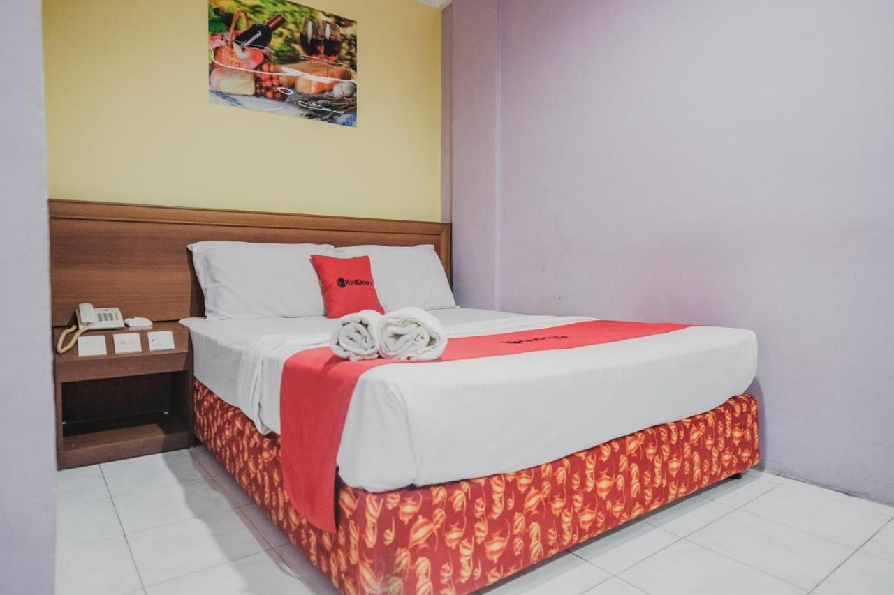 Reddoorz Near Nagoya Hill Mall Batam 5 Exterior photo